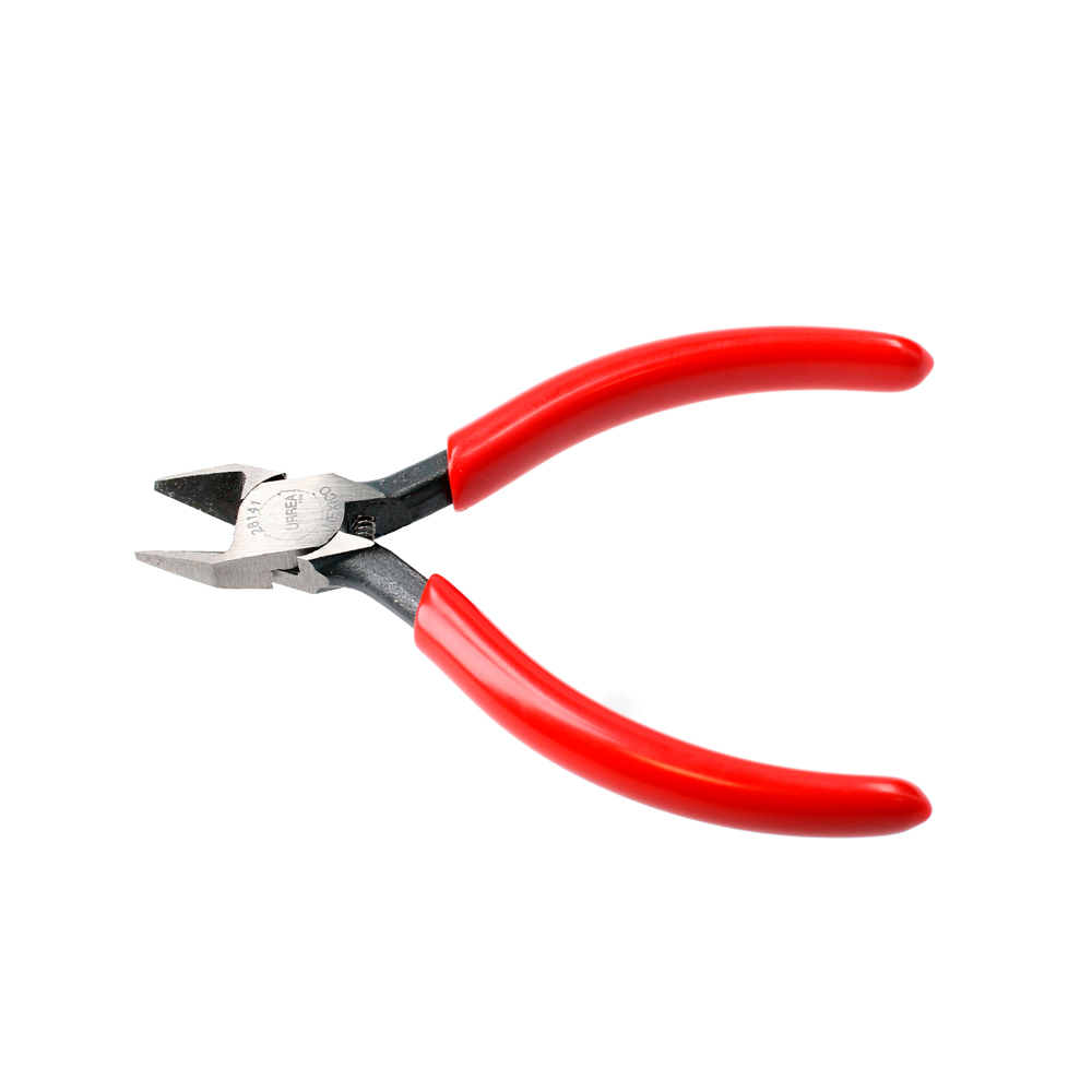 Pinza para electricista con mango rubber grip con resorte corte al ras de 5"